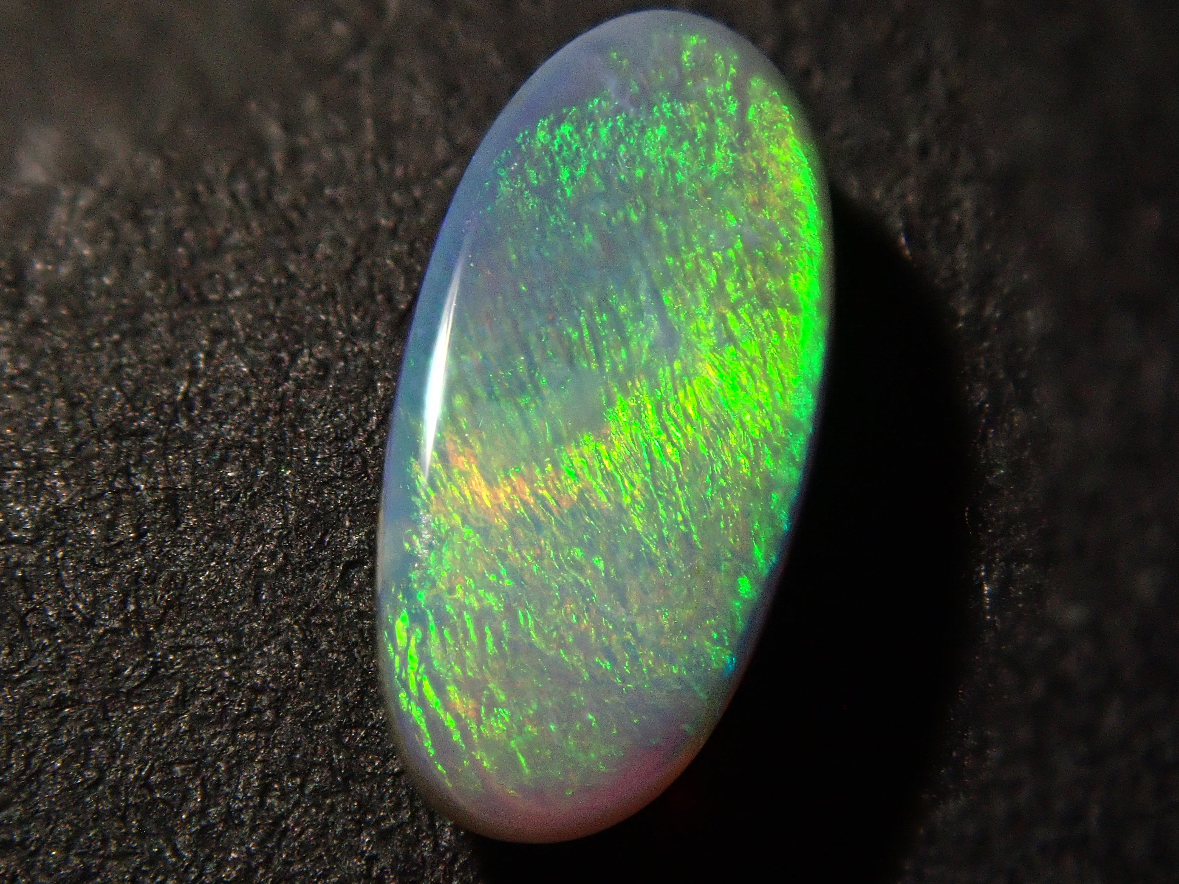 オーストラリア産ブラックオパール 0.544ctルース