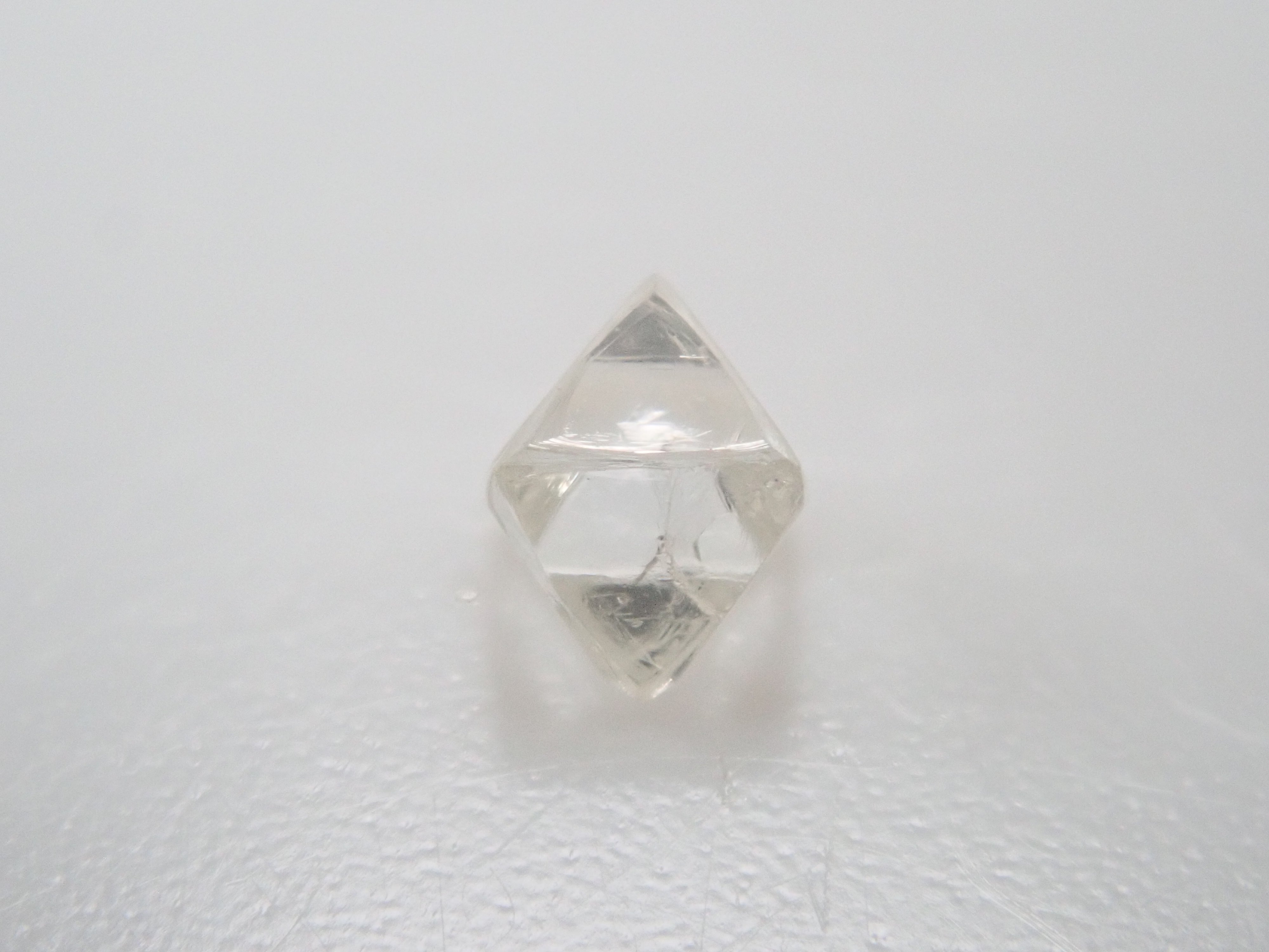 ロシア産ダイヤモンド原石（ソーヤブル） 0.094ct原石