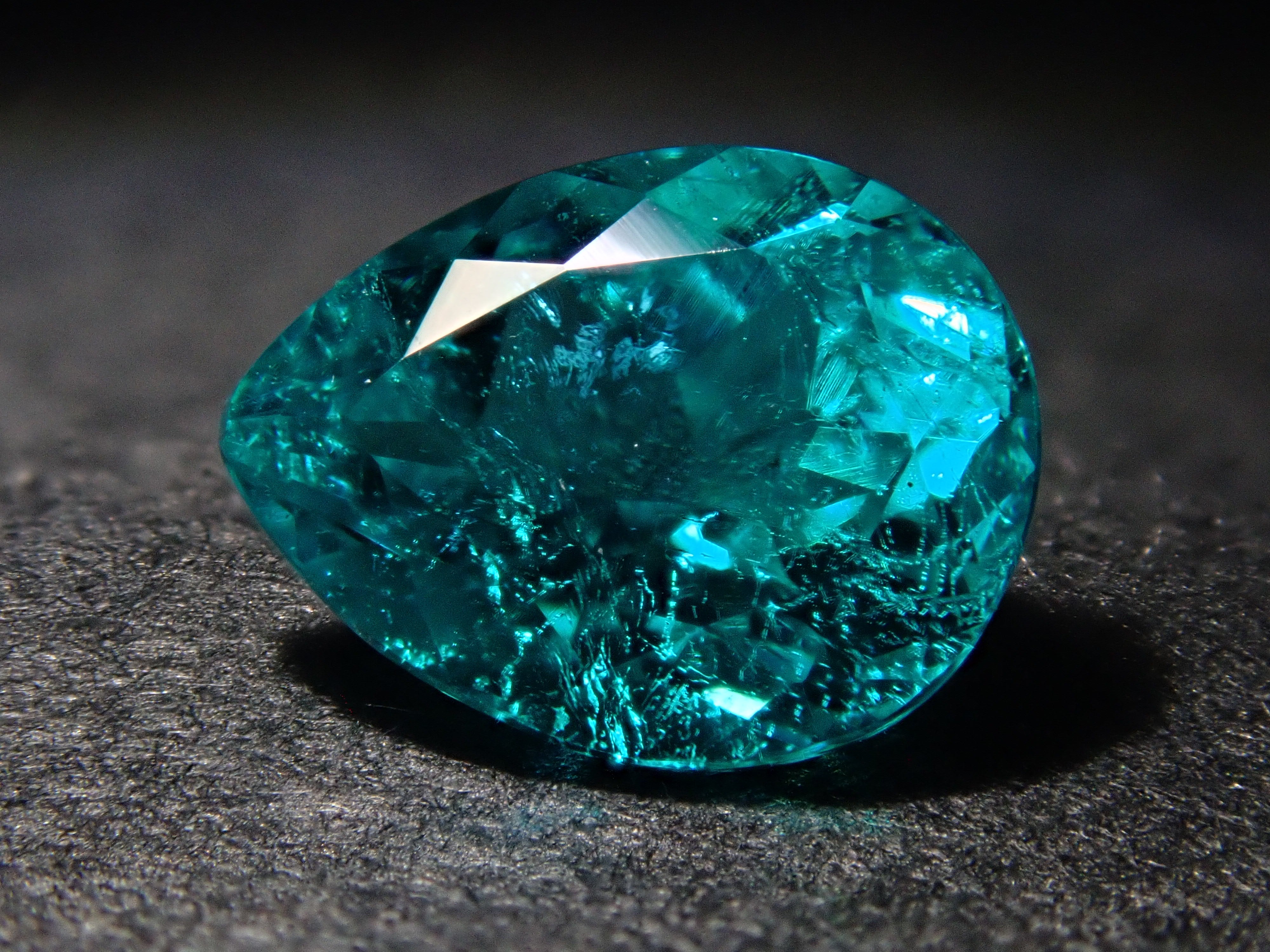 ブラジル産パライバトルマリン 0.620ctルース（CuO：2.72%,MnO：4.93