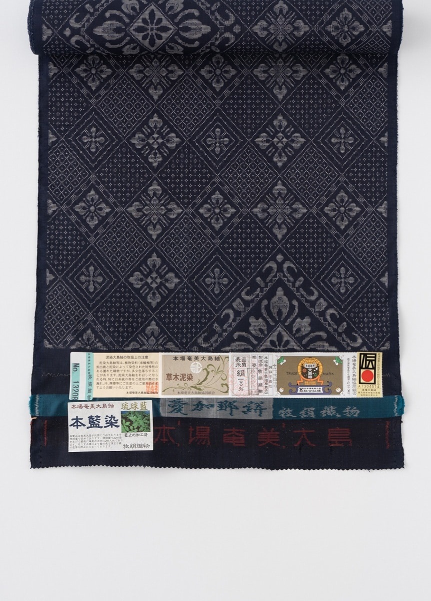 大島紬 正藍染め 藍華紋（お取り寄せ品） | カジュアル着物 | やまと