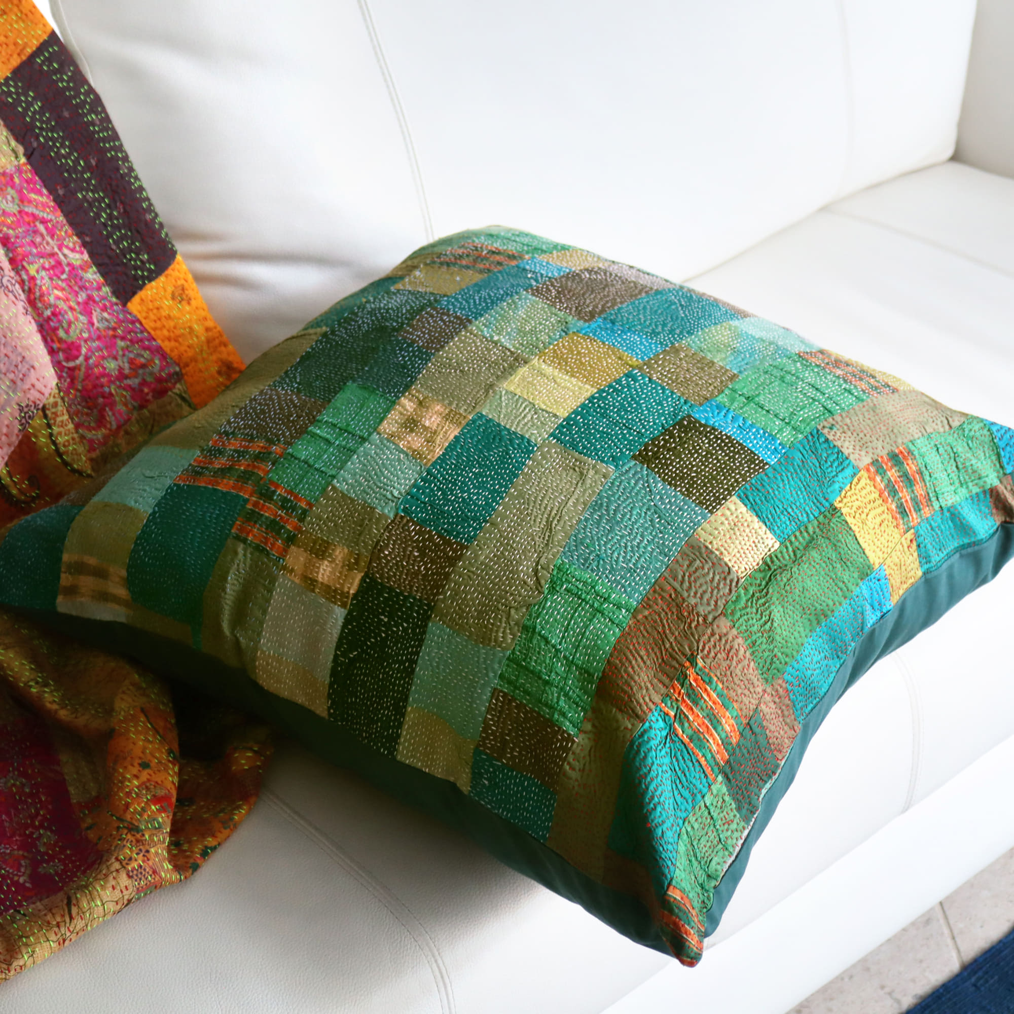キリムスタイル / カンタ刺繍 シルク クッションカバー57×56cm
