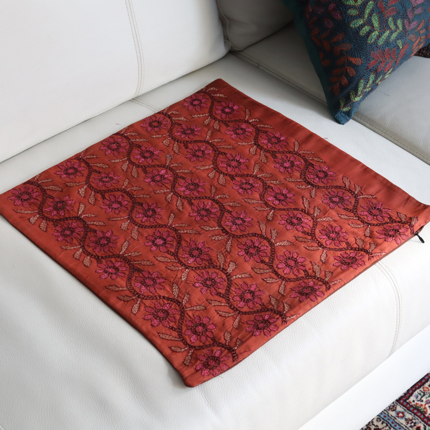 キリムスタイル / カンタ刺繍 シルク クッションカバー38×38cm レンガ