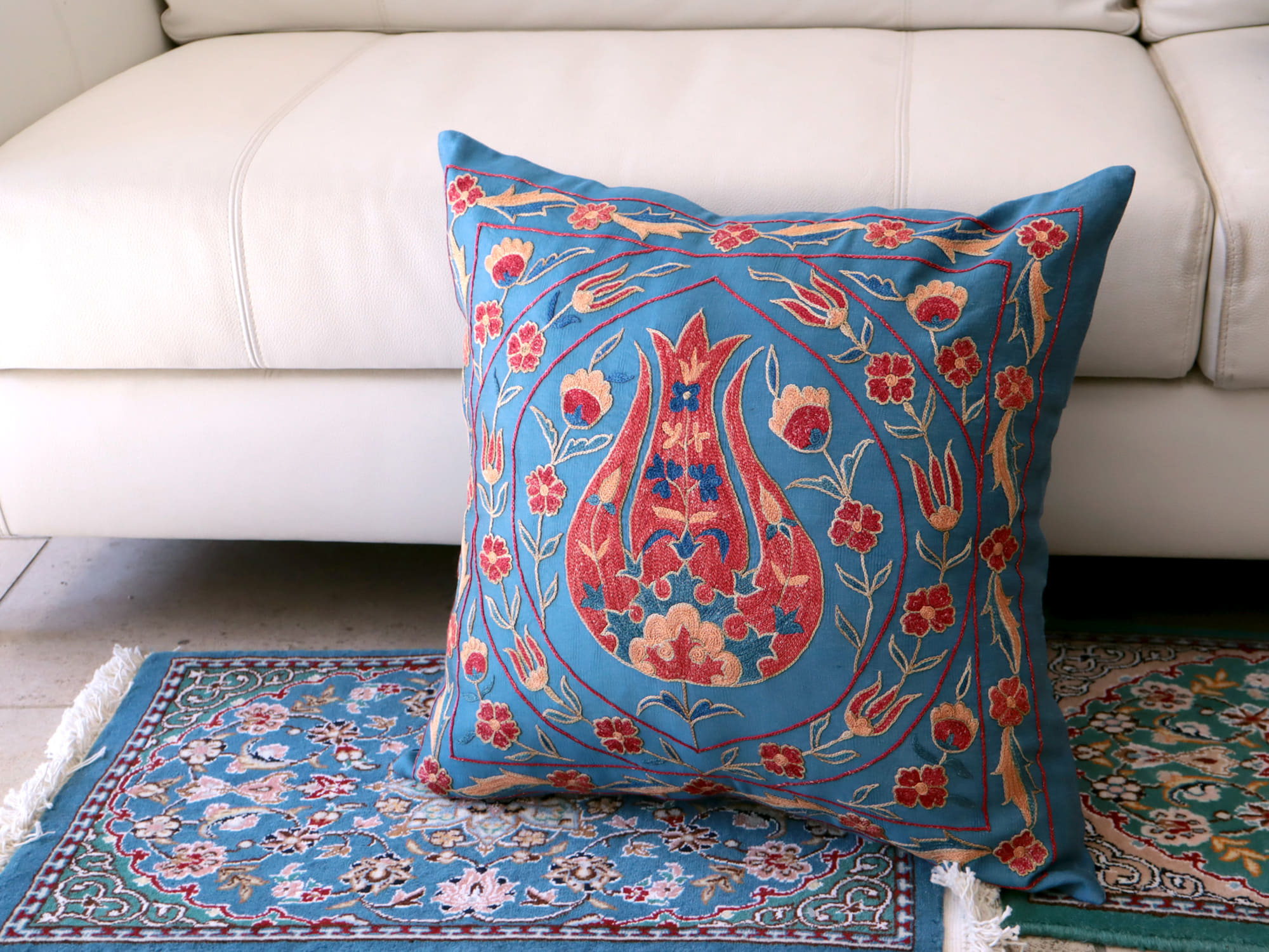 キリムスタイル / クッションカバー 50cm シルク スザンニ刺繍48×48cm