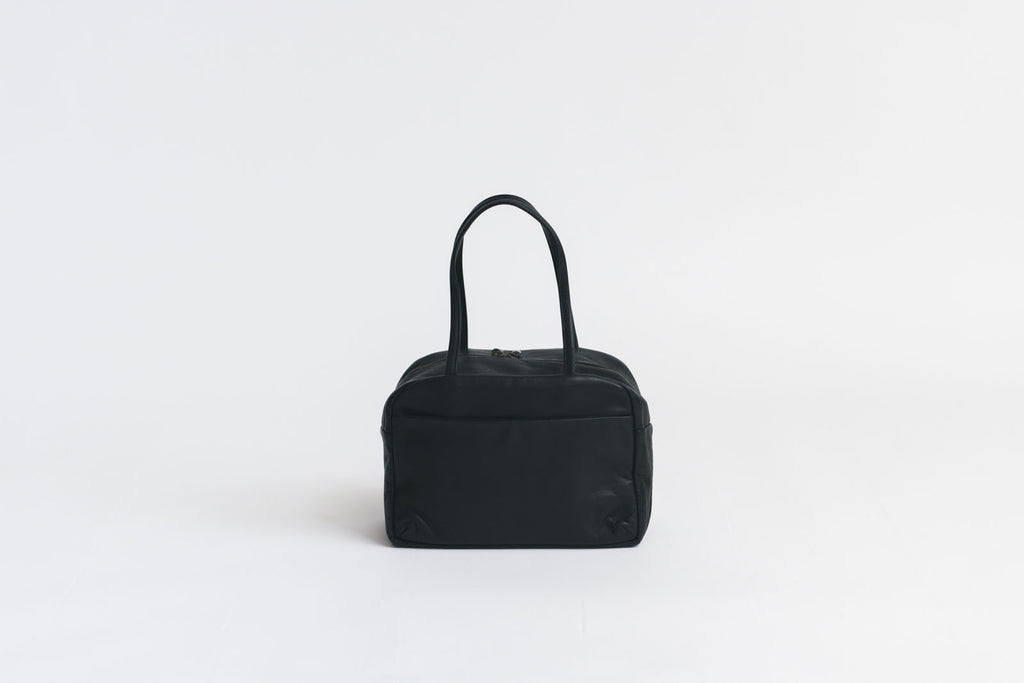 a（アー）ボストンバッグ ブラック ｜くらすこと公式オンラインストア