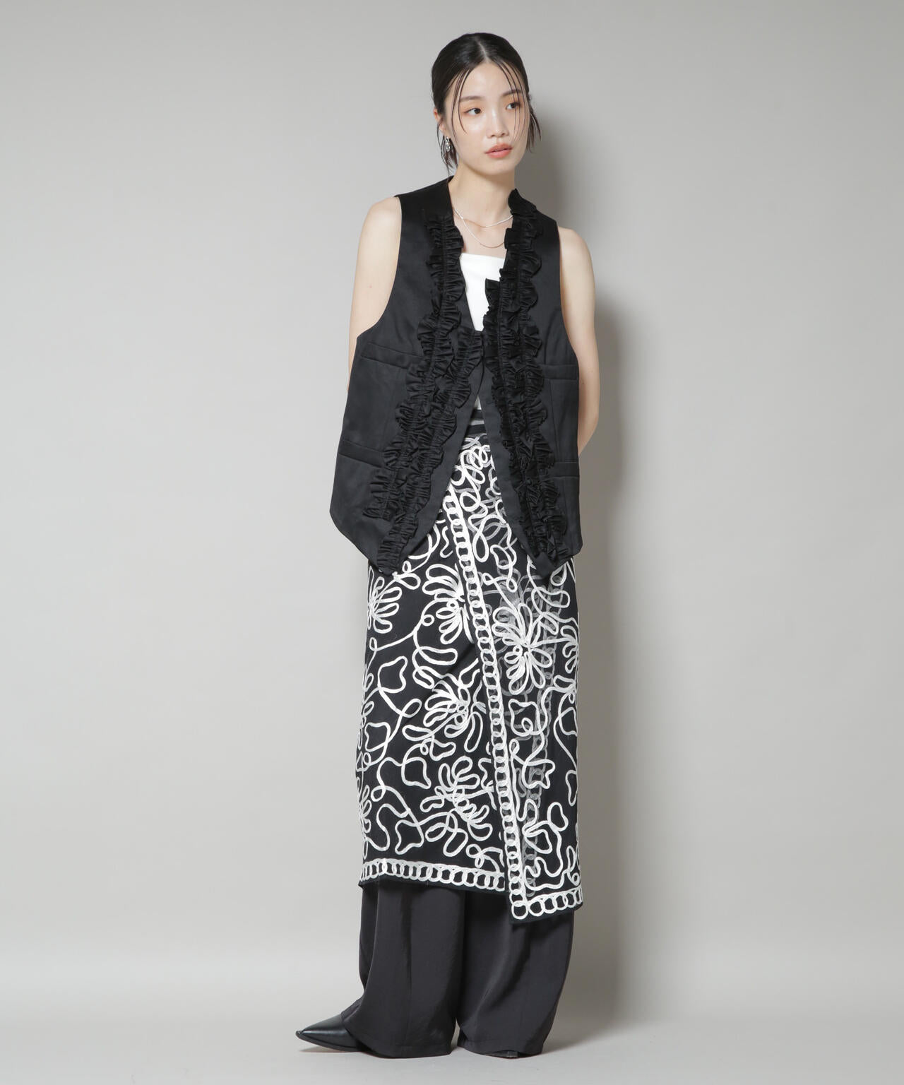 Sara mallika / TULLETAPEEMBROIDERY WRAP SKIRT