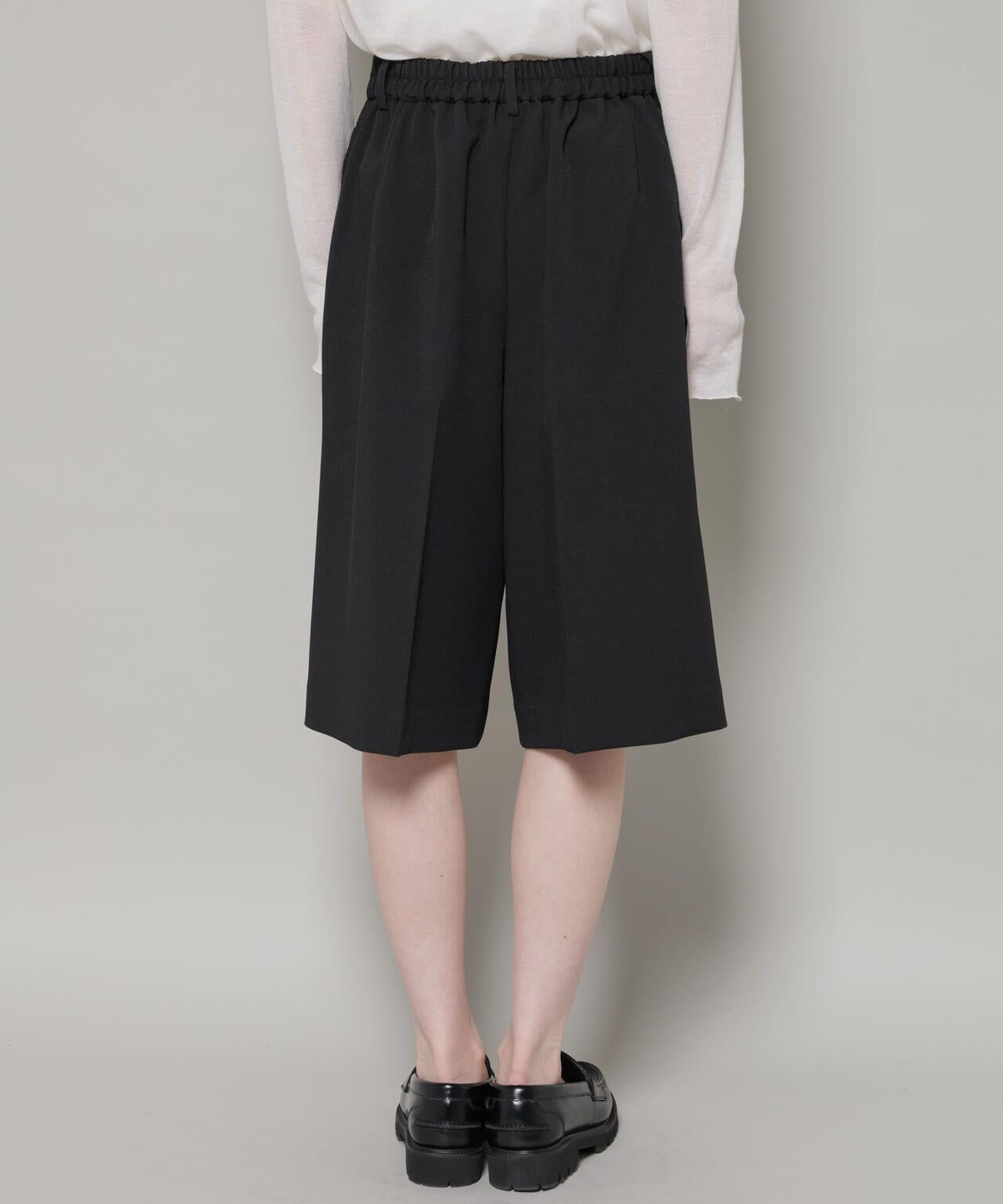 Vネック ベスト × ハーフ パンツ セットアップ