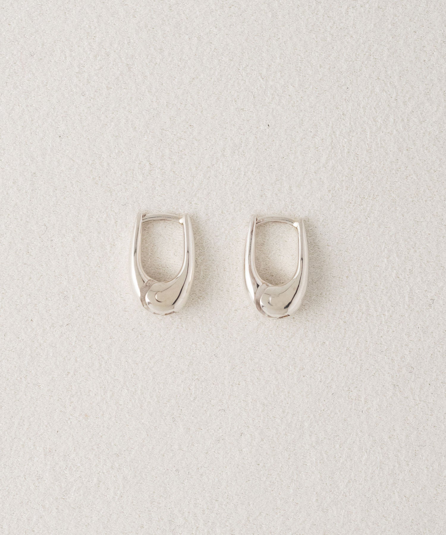 TINY THIN HOOPS｜R.ALAGAN(ララガン)公式通販｜ピアス