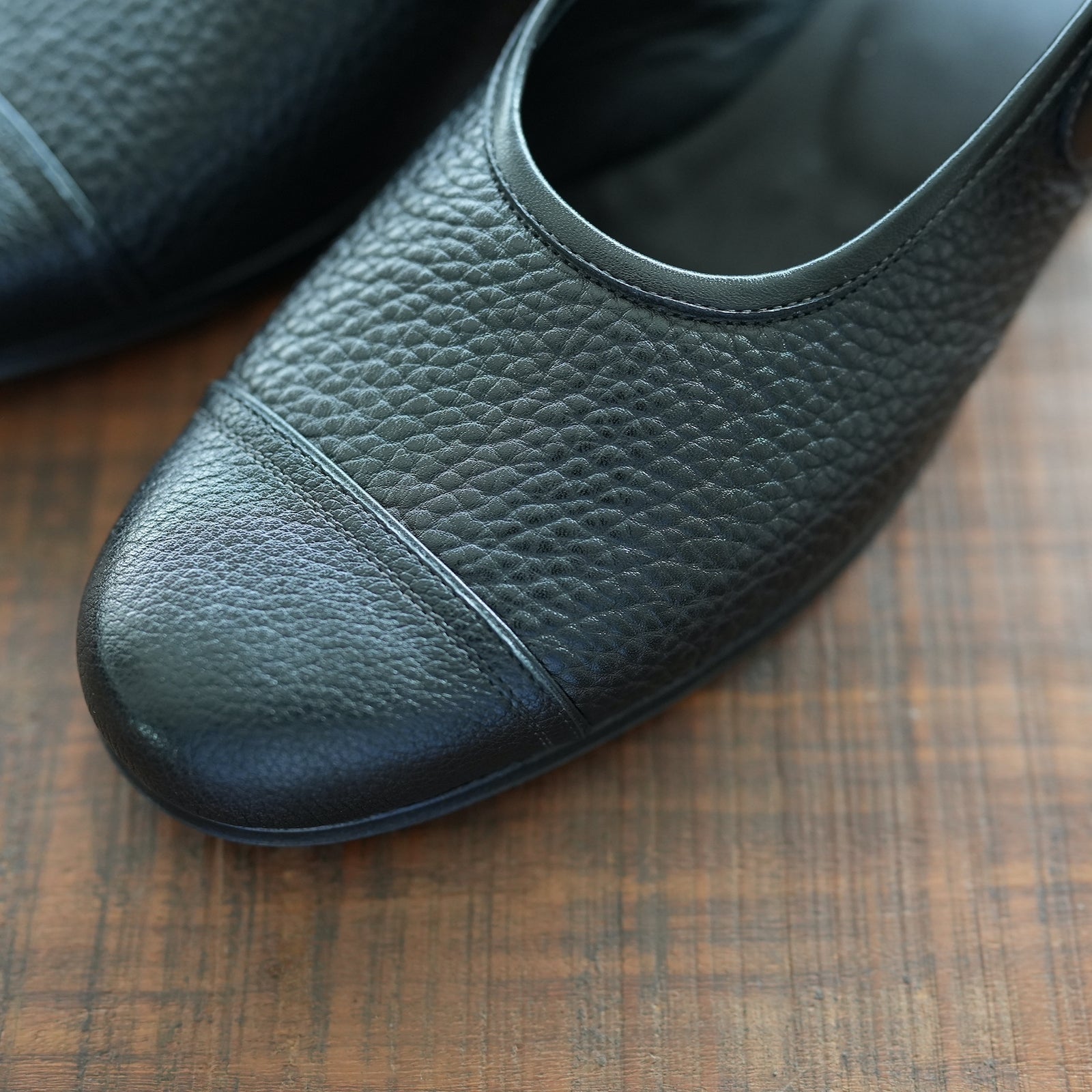 Post Production Face Sandal Shrunk Cow – RASSEMBLE