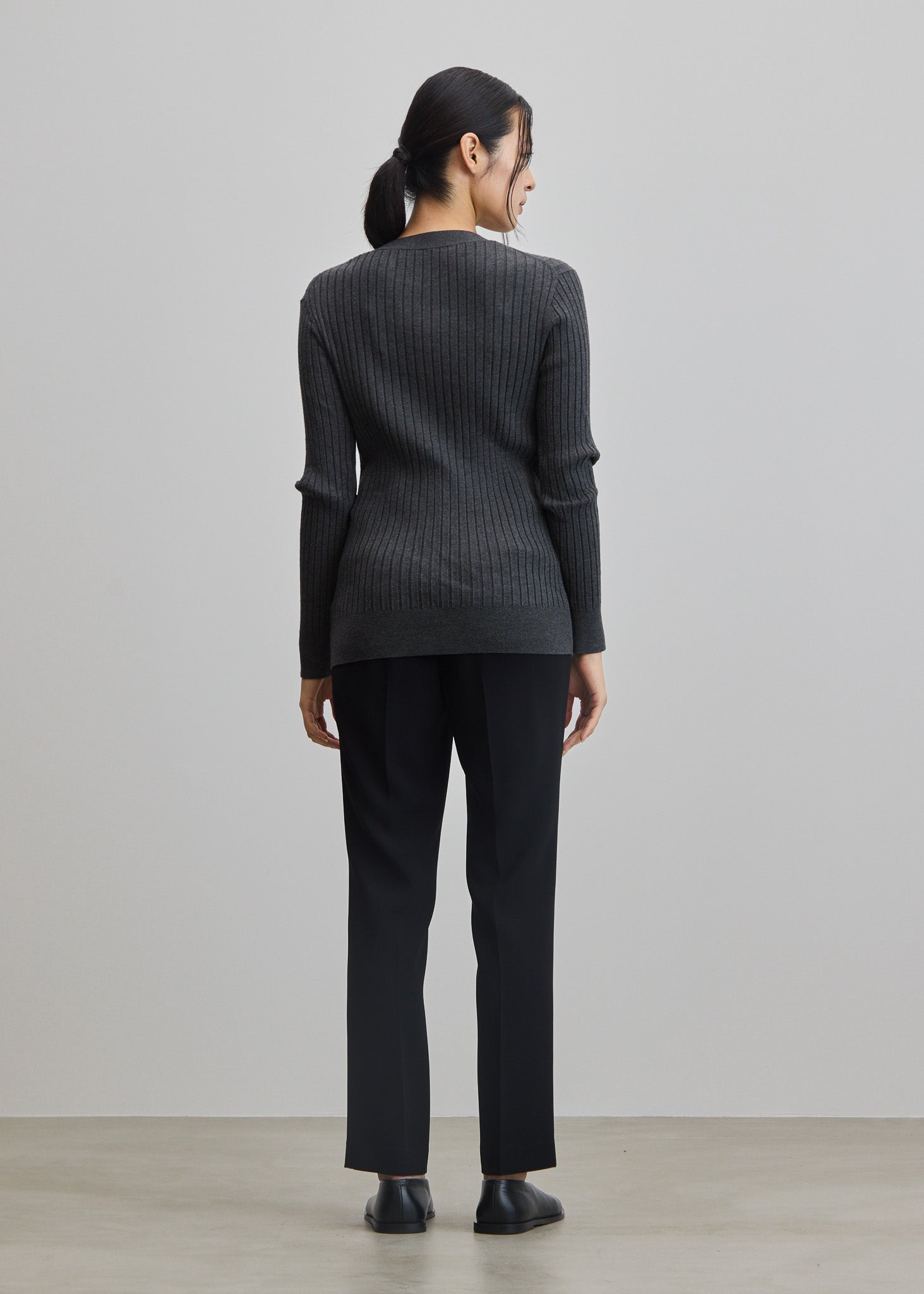 ワイドリブVネックカーディガン - SOÉJU online store｜上質な大人の