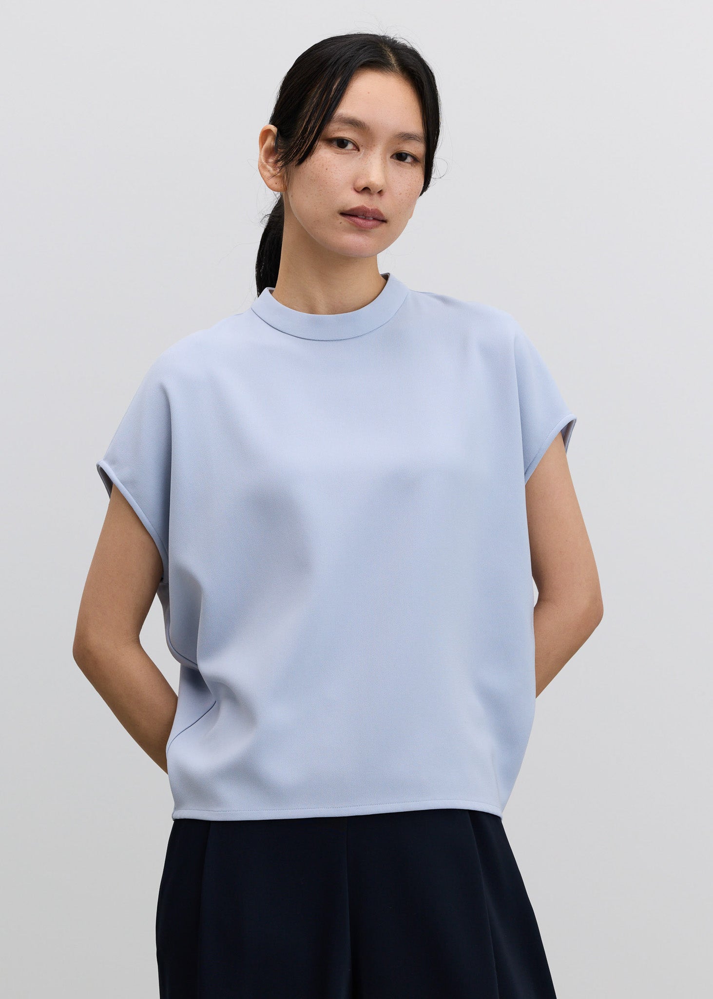 スタンドカラーコクーンブラウス - SOÉJU online store｜上質な大人の