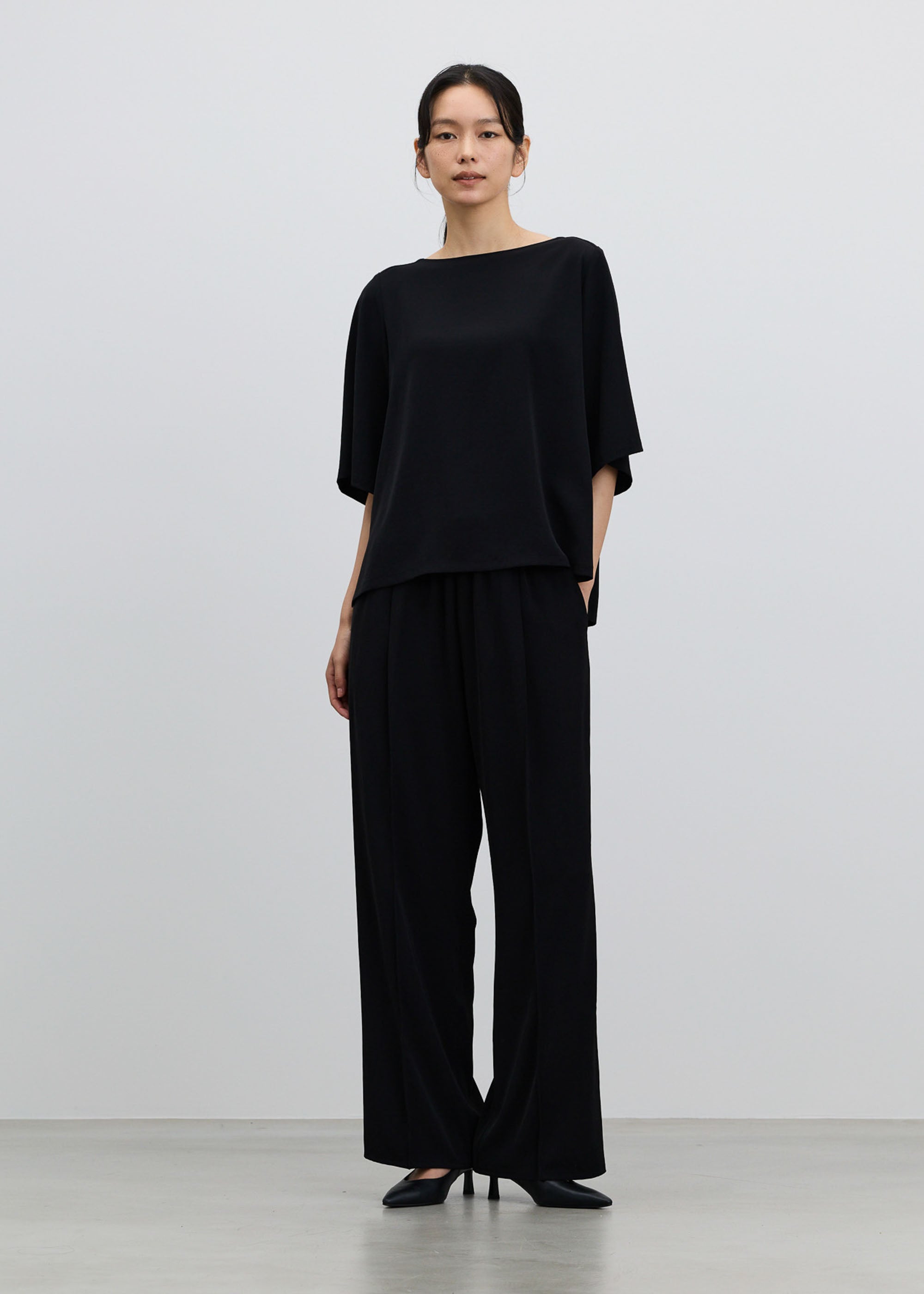 ヴィンテージサテンボートネックTブラウス - SOÉJU online store｜上質