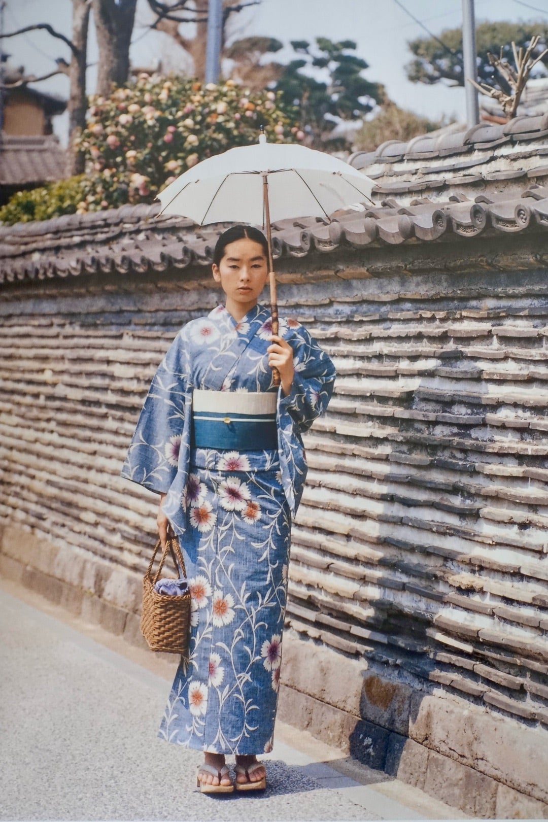 涼やかな浴衣のお洒落あれこれ！白地に藍柳縞の夏単衣に、麻紺絣帯に青