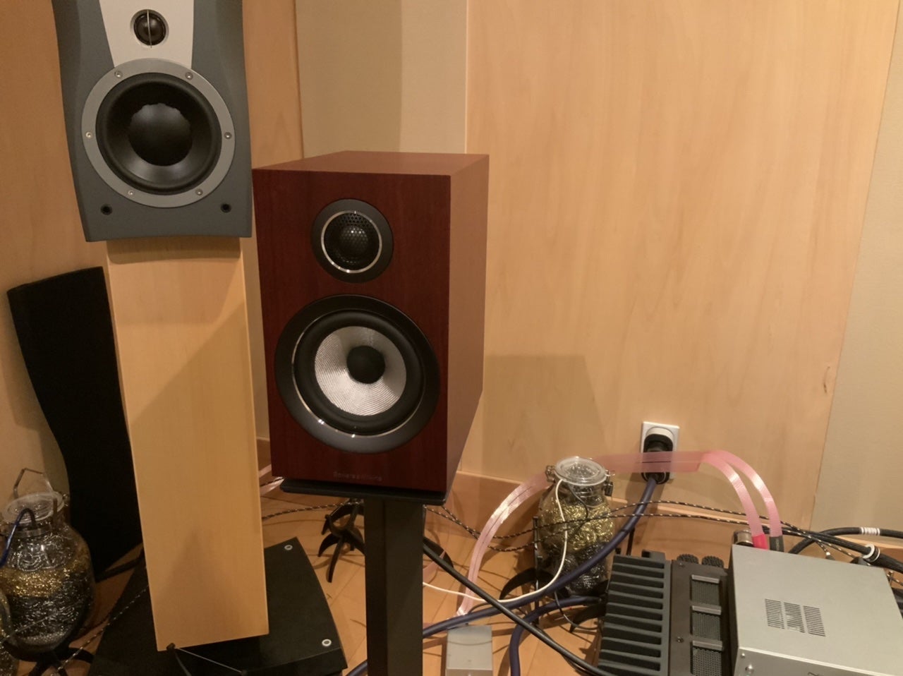 B&W 707S2とLUMINA I。全く違う音ですが、どっちも良いです。 | DOCONO