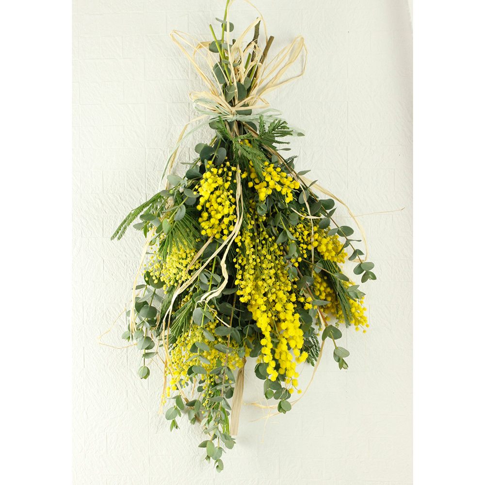 みぃです。もふもふミモザと麻リボンのリース・シフォンリボンのリース 2点 生花】ミモザのリースキット☆ブルーリボン<巻き付けタイプ> - 花材