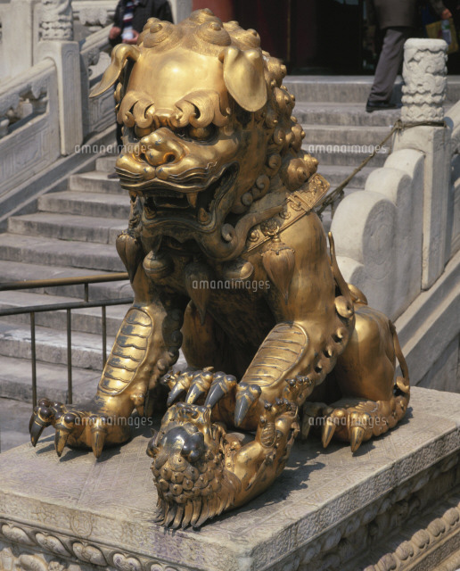 故宮にて塗金青銅獅子像[25058005925]の写真・イラスト素材｜アマナ