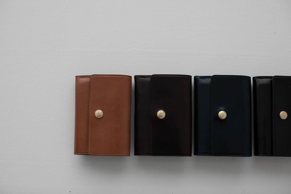 高級感とワイルドさを両立したGANZOの三つ折りミニ財布 | GoodsPress