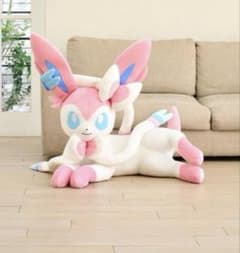 ポケモンセンター ニンフィア 寝そべり ぬいぐるみ 等身大 - メルカリ