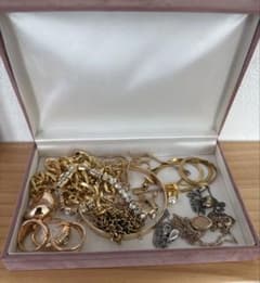 遺品整理ゴールド系アクセサリーイミテーションまとめ売り - メルカリ