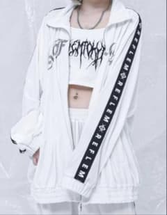 REFLEM レフレム ロゴラインストーンベロアジャージ - メルカリ