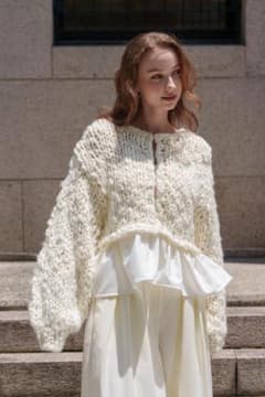 Acka. frill hand knit cardigan新品未使用タグ付き - メルカリ