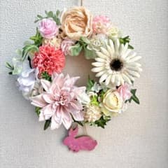 春リース うさぎチャーム付き フラワーリース 32cm 玄関飾り - メルカリ