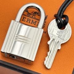 m52761554127_1.jpg?1715164094