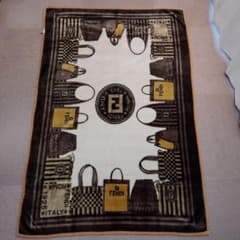 FENDI フェンディ バック 柄 ニューマイヤー ハーフ毛布 - メルカリ