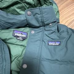 patagonia フード付きダウンジャケット S 緑 - メルカリ