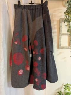 センソユニコ 慈雨ロングスカート ジウ グレー×レッド ウール - メルカリ