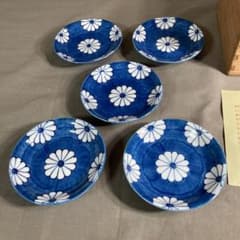 源右衛門】古伊万里の伝統 日本の名窯 舘林源右衛門作 染付菊濃文 小皿