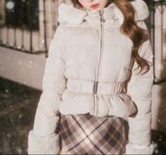 ミシェルマカロン 神くびれ細見えショートダウン バニラホワイト