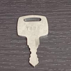 オリンピア 平和 純正設定キー 【Y885】-x - メルカリ