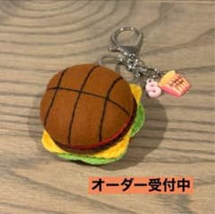バスケハンバーガー フェルトお守り 部活お守り 手作りお守り - メルカリ