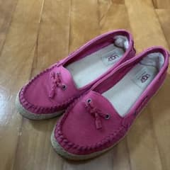 UGG ピンク モカシン - メルカリ
