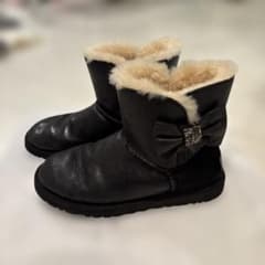 UGG australia SWAROVSKI ELEMENTS ブラック アグ - メルカリ