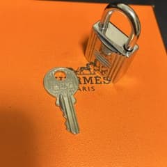 エルメス シルバー カデナ 南京錠 パドロック 鍵 キー NO107 - メルカリ