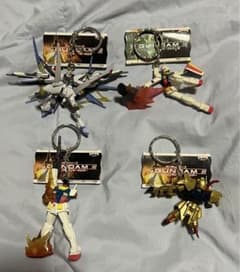ガンダムシリーズ インプレッシブシーンキーホルダー セット - メルカリ