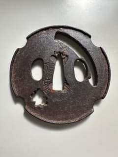 信家鍔 阿弥陀鑢鉈水玉透かし図鍔 在銘信家鉄鍔 - メルカリ