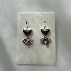 Dior ぷっくりハートモチーフ ピンクビーズ フックピアス - メルカリ