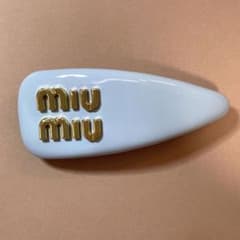 miumiu ヘアピン パテントレザー バレッタ ライトブルー ミュウミュウ