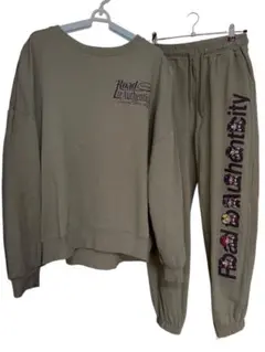 2026年最新】TRAVIS スウェット 上下の人気アイテム - メルカリ