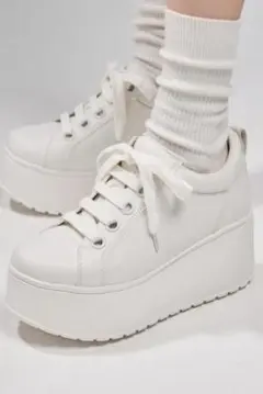 2026年最新】鈴木亜美 スニーカーの人気アイテム - メルカリ