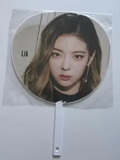 2026年最新】itzy うちわの人気アイテム - メルカリ