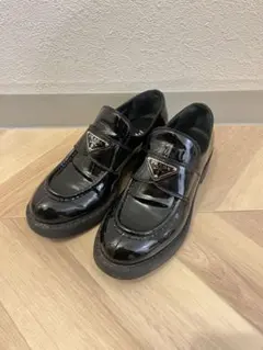 2026年最新】プラダ ローファー チョコレートの人気アイテム - メルカリ