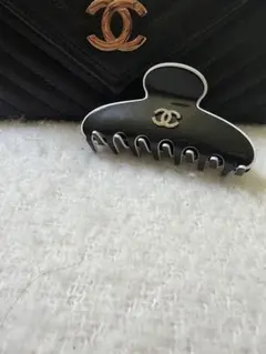 2026年最新】シャネルノベルティヘアクリップの人気アイテム - メルカリ