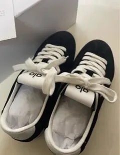 2026年最新】アローヨガ Alo Yoga スニーカーの人気アイテム - メルカリ