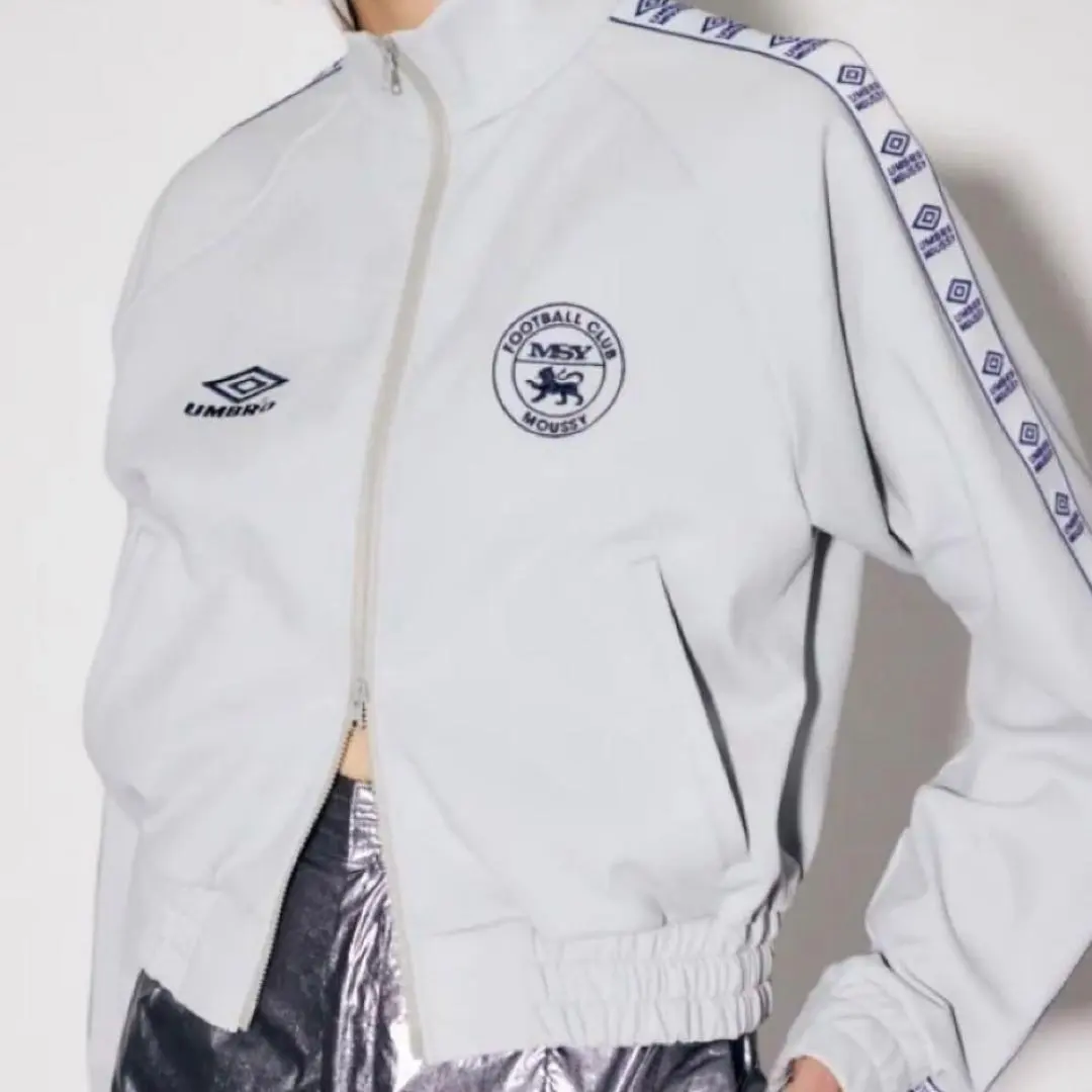 2026年最新】moussy umbro トラックジャケットの人気アイテム - メルカリ