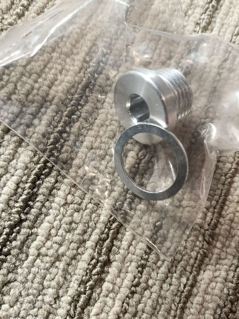 未使用品】ポルシェ ボクスター（987型）オイルフィルタ、プラグ