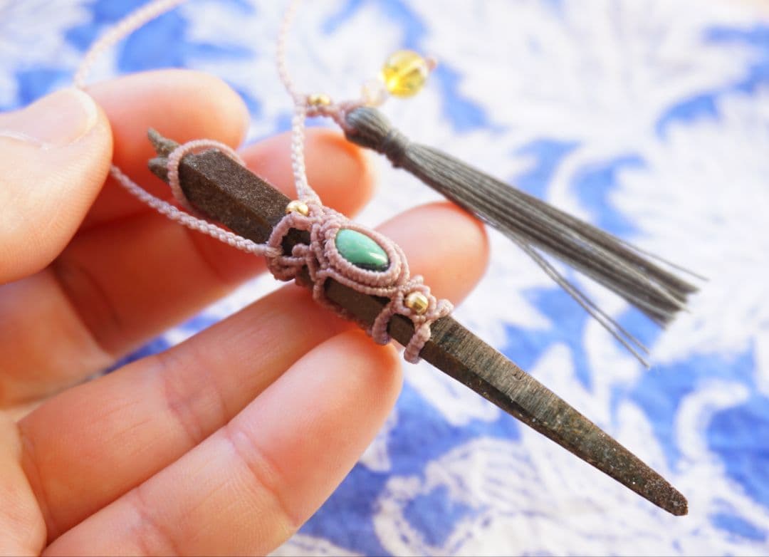 《まっすぐに》ヒマラヤ産クローライトクリスタル　ターコイズ　マクラメ　ネックレス