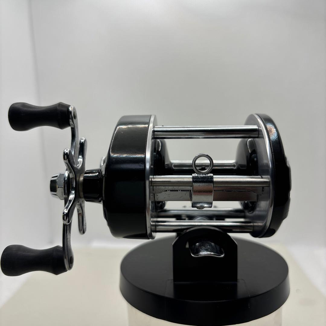 peaceprice1048 シェークスピア1969年モデル 100年以上の歴史を持つ老舗釣り具メーカー『シェイクスピア』のリール